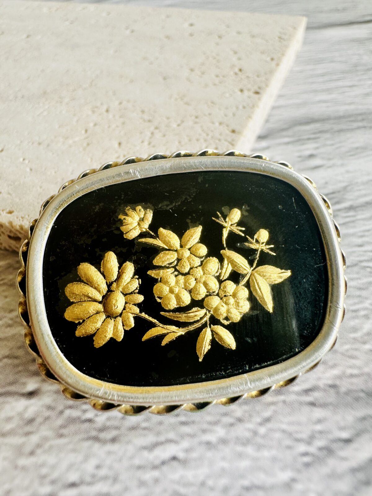 Vintage, european victorian reverse painted intaglio brooch, signed - Image 3