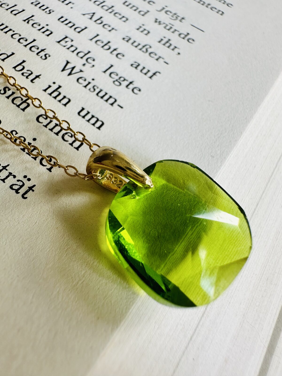 Vintage Necklace With Beautiful Green Glass Stone GF - Image 2