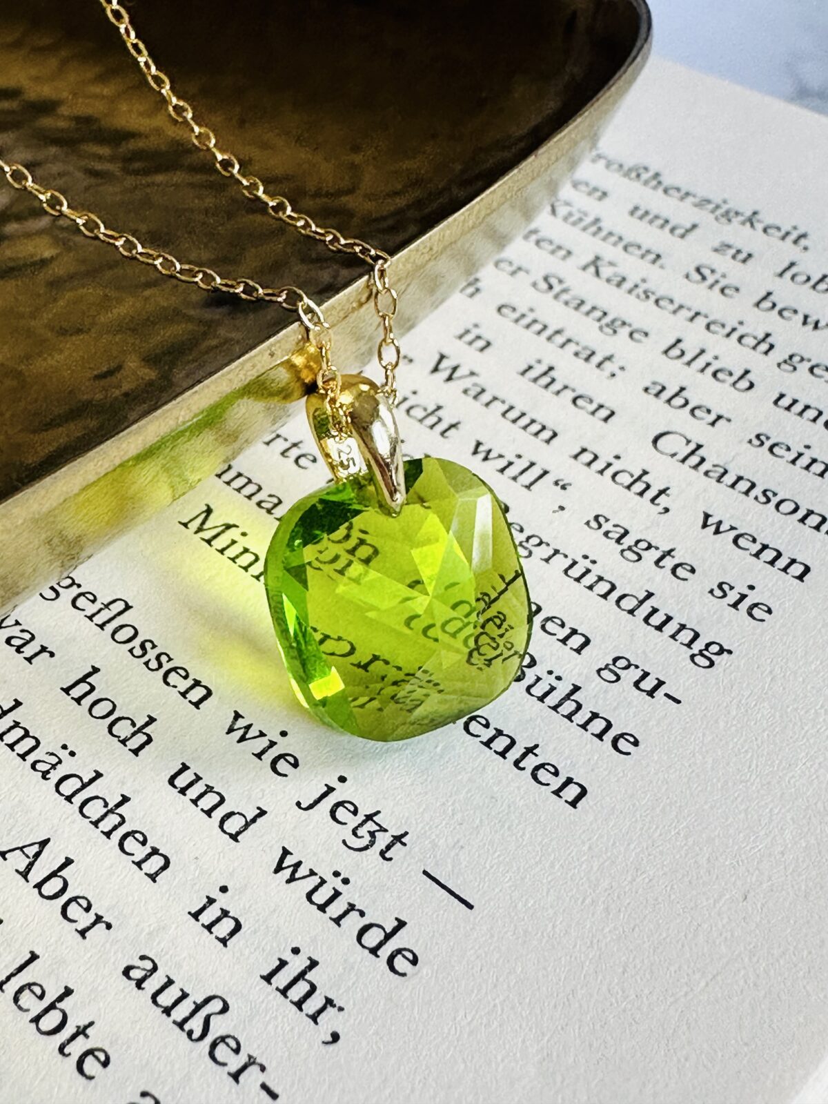 Vintage Necklace With Beautiful Green Glass Stone GF - Image 4