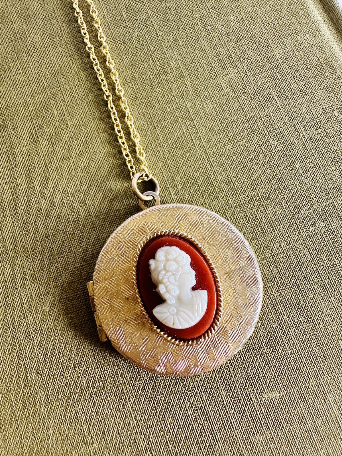 Vintage Cameo Locket On GF Necklace - Image 3