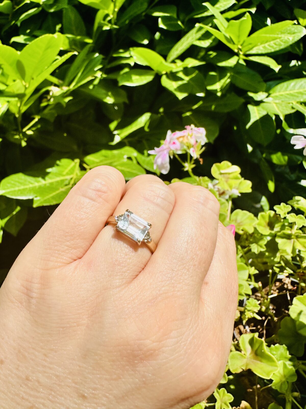 Vintage Solid 9K Gold Ring With Aquamarine, Emerald And Diamond Clustered Shoulders (US SIZE 6 1/4) - Image 3