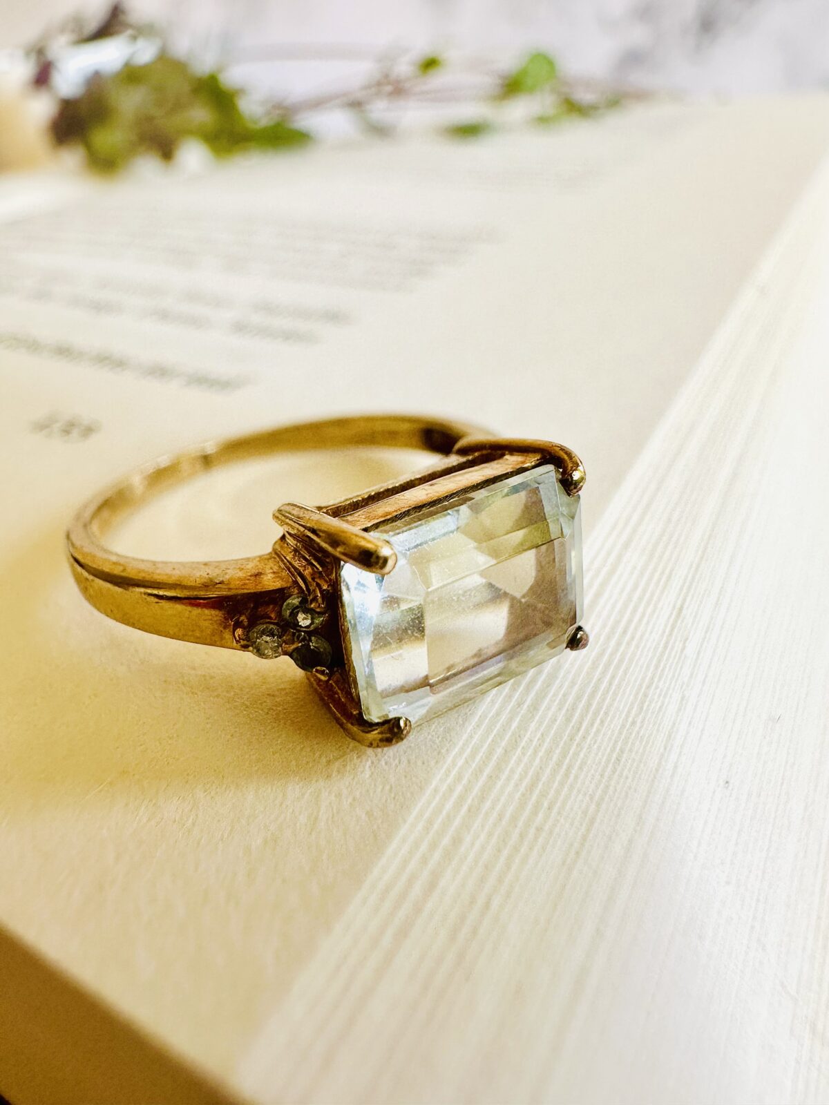 Vintage Solid 9K Gold Ring With Aquamarine, Emerald And Diamond Clustered Shoulders (US SIZE 6 1/4)