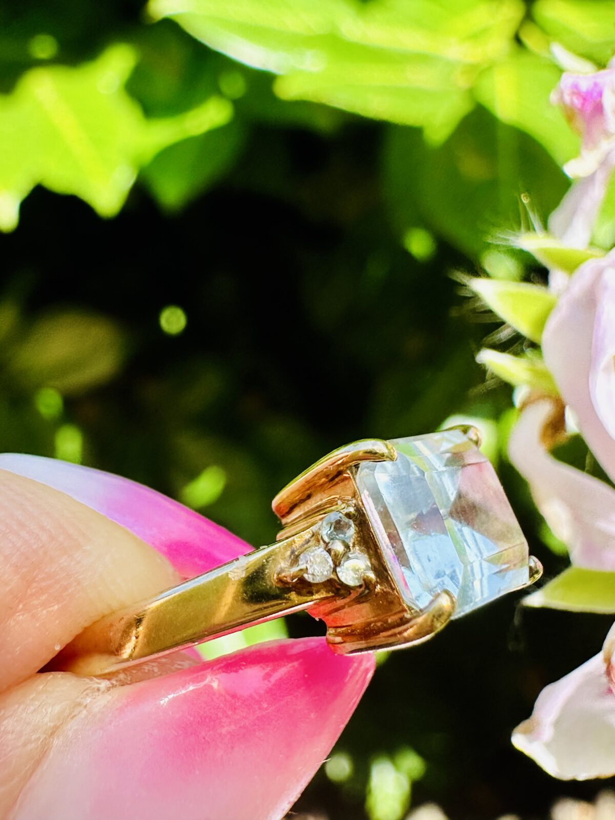 Vintage Solid 9K Gold Ring With Aquamarine, Emerald And Diamond Clustered Shoulders (US SIZE 6 1/4) - Image 2