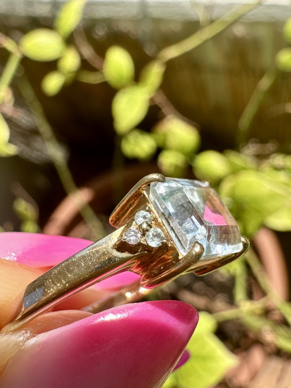 Vintage Solid 9K Gold Ring With Aquamarine, Emerald And Diamond Clustered Shoulders (US SIZE 6 1/4) - Image 4