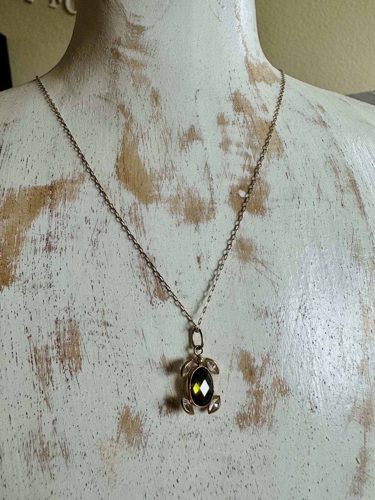 Vintage Solid 9ct Yellow Gold Turtle Pendant Necklace - Image 5