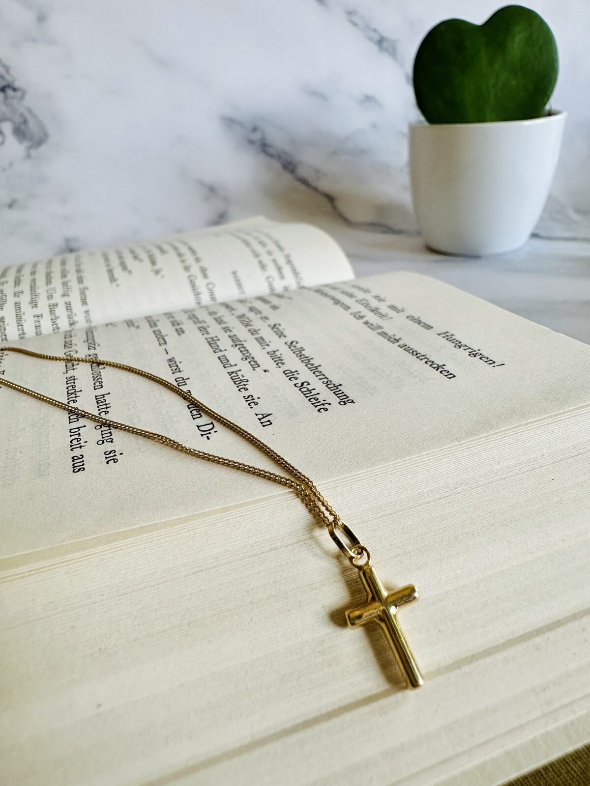 Vintage Italian Solid 14ct Yellow Gold Cross Pendant Necklace - Image 5