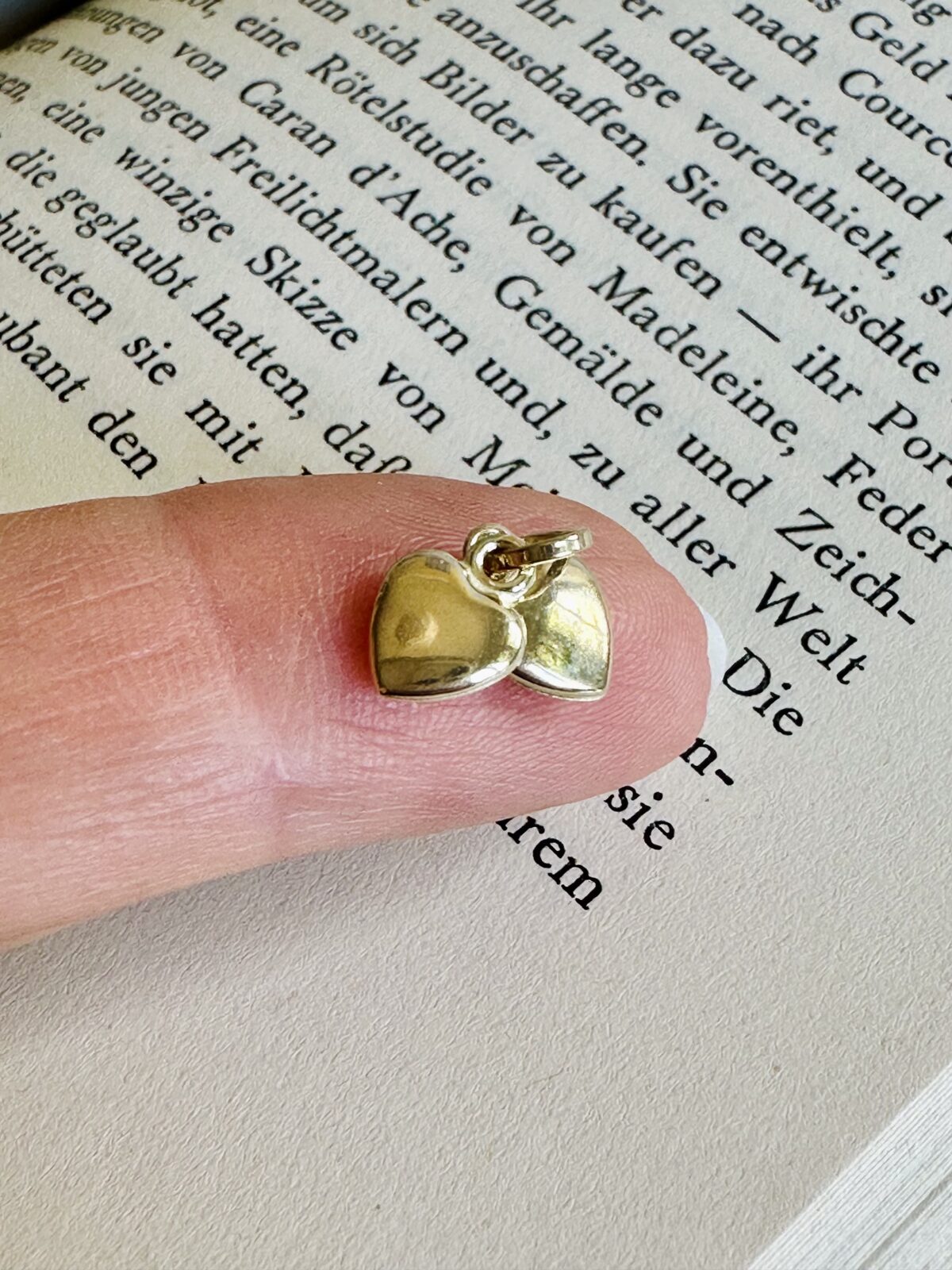 Vintage 9k Solid Yellow Gold Double Heart Pendant - Image 3