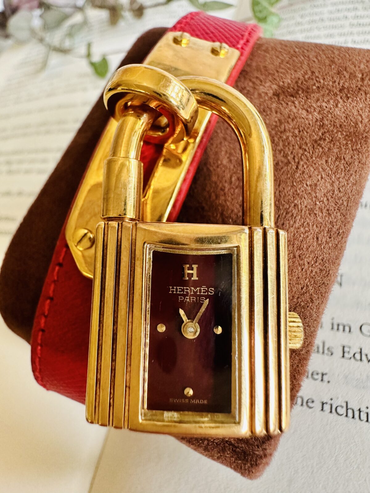 Vintage Hermès Kelly Burgundy Dial KE 1.201 Watch - Image 3