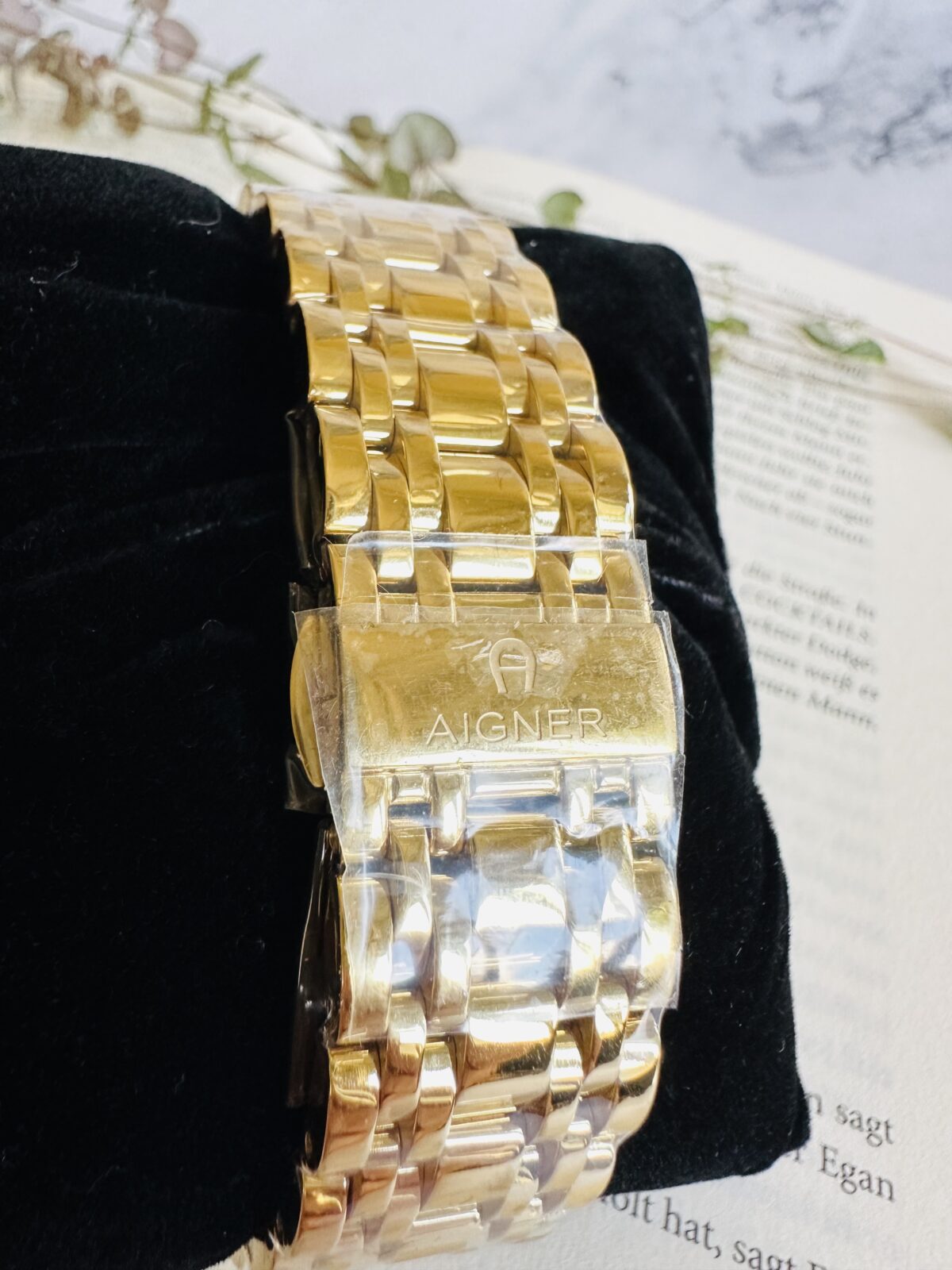 Aigner Watch Genua Due Leaf -New - Image 4