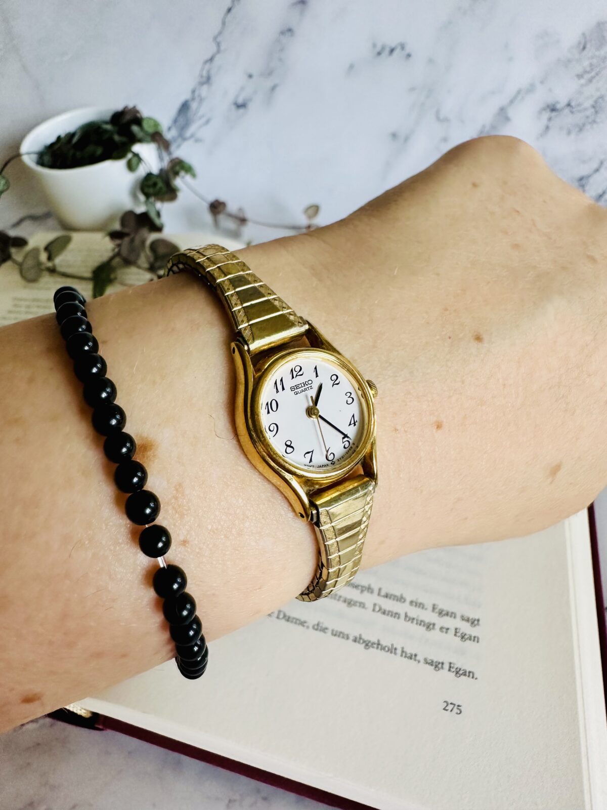 Vintage Seiko Gold Tone Quartz Analog Ladies Wrist Watch